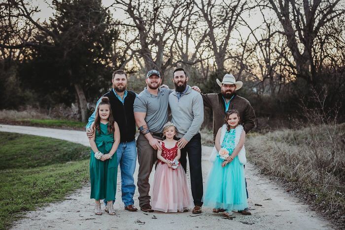 Cute Photoshoot Of A Girl With Her Two Dads Cute Photoshoot Of A Girl With Her Two Dads