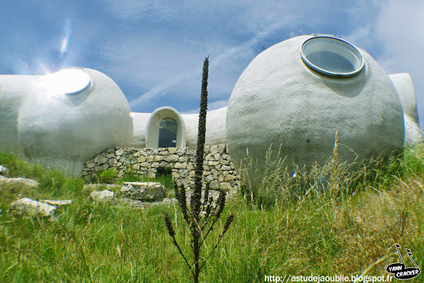 Caussols - Observatoire de la Côte d'Azur - Plateau de Calern  Architecte: Antti Lovag  Projet / Construction: 1974 - 1979