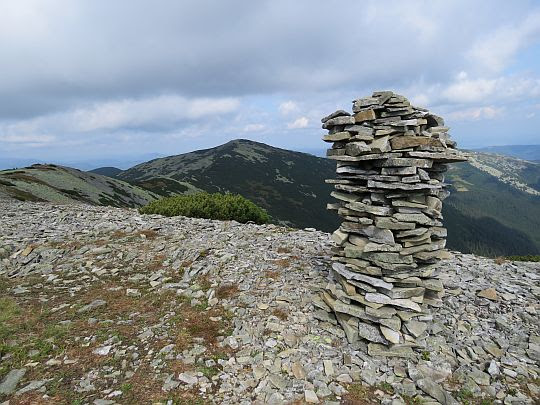 Irhowiec (ukr. Ігрове́ць; 1804 m n.p.m.). Irhowiec (ukr. Ігрове́ць; 1804 m n.p.m.).