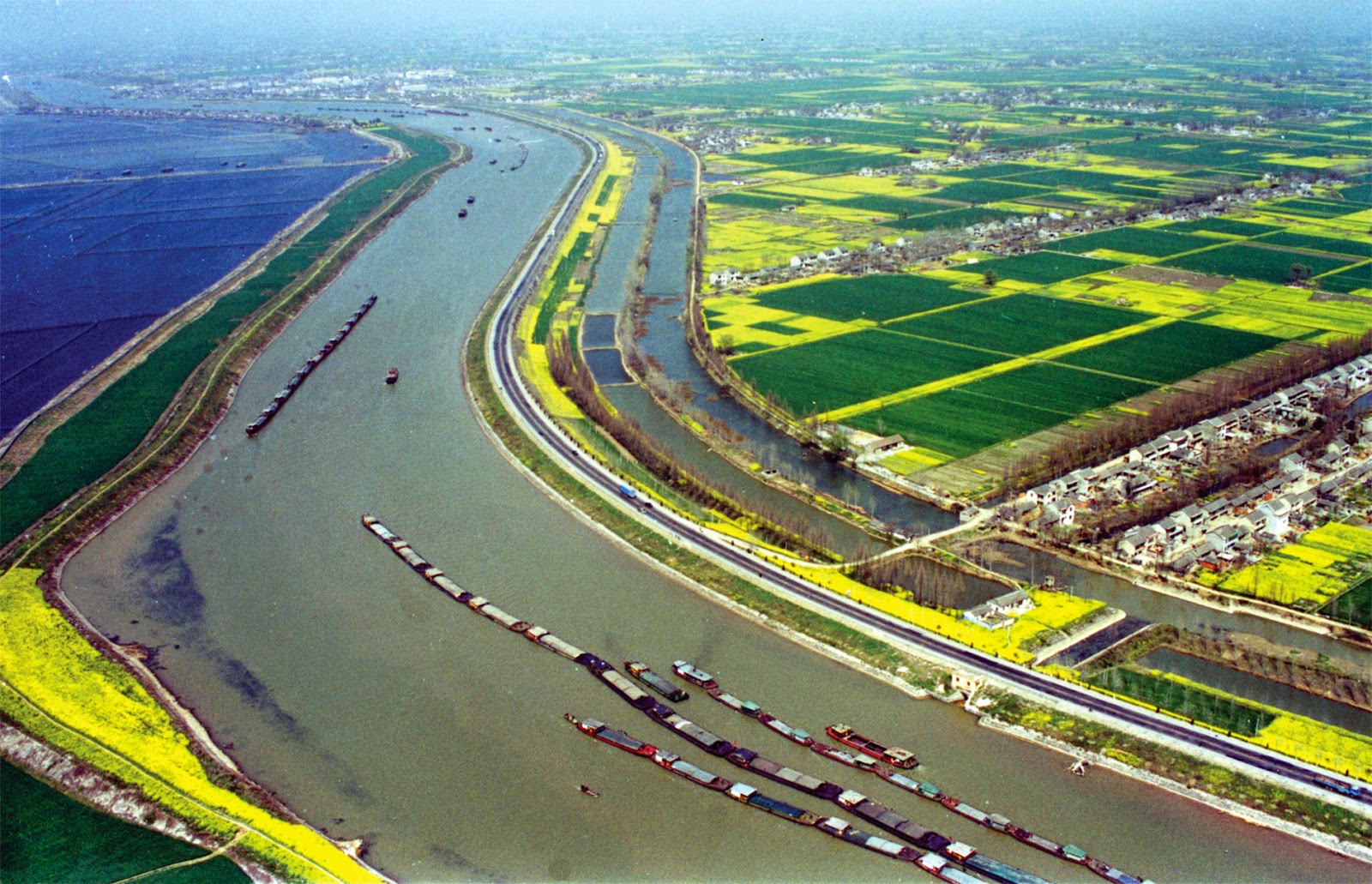 Длина реки янцзы в км. Великий канал Пекин-Ханчжоу. Великий канал между Янцзы и Хуанхэ. Вели́кий кана́л— судоходный канал в Китае,. Великий канал в Китае между Хуанхэ и Янцзы.