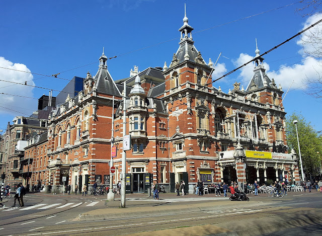 https://theculturetrip.com/europe/the-netherlands/articles/a-brief-history-of-the-stadsschouwburg-theatre-amsterdam/