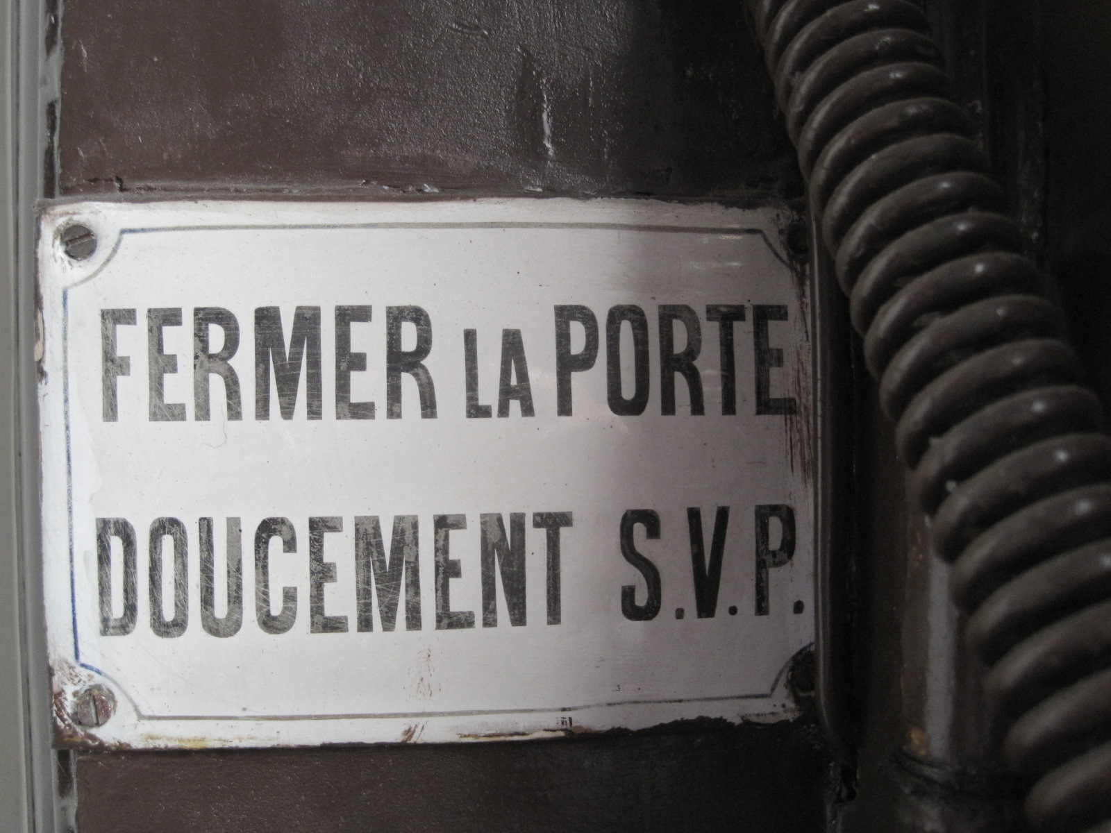 Outillage électroportatif Merci de fermer la porte doucement