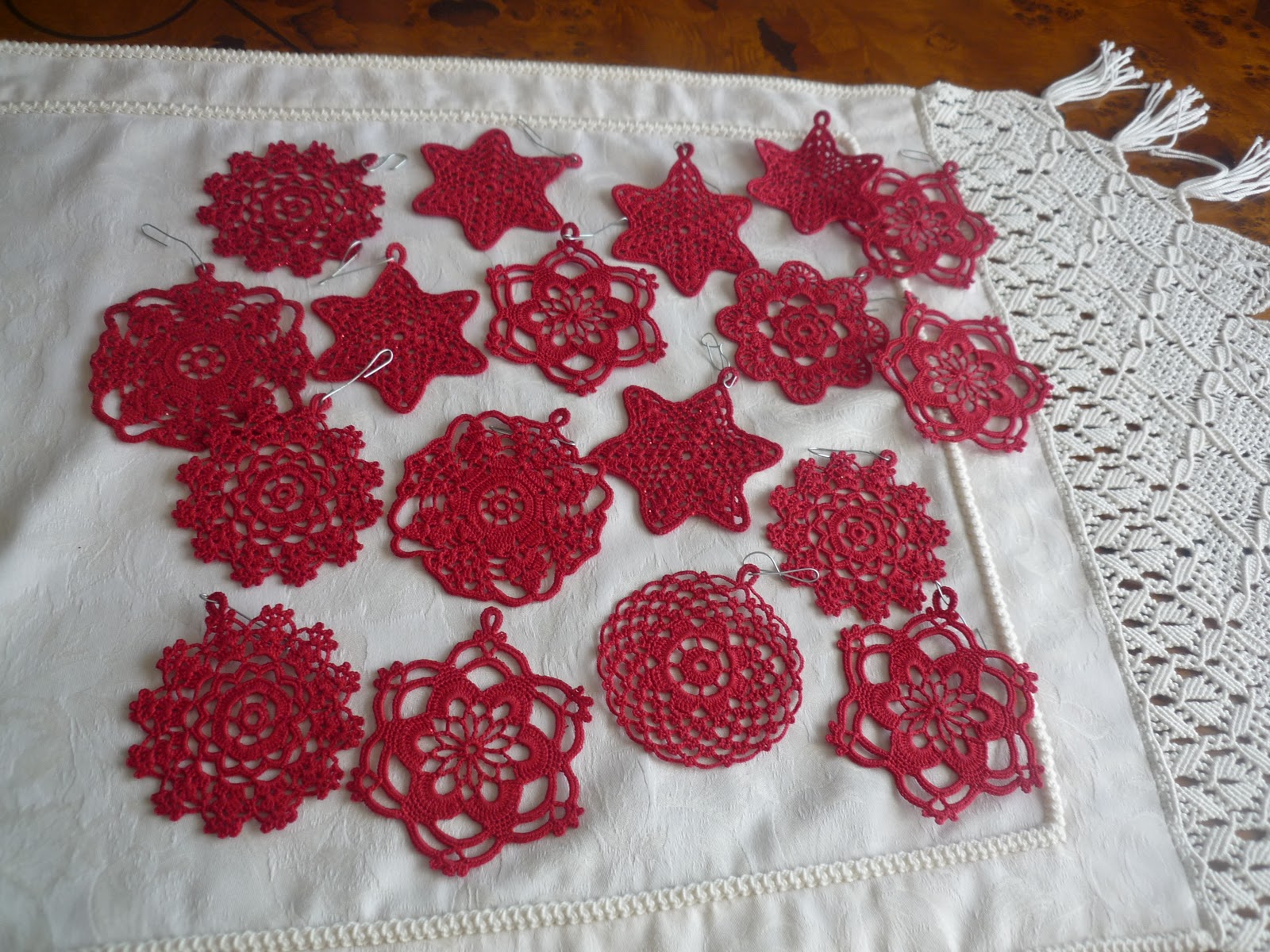 Addobbi Natalizi Alluncinetto.Uncinetto Ricamo Addobbi Natalizi All Uncinetto