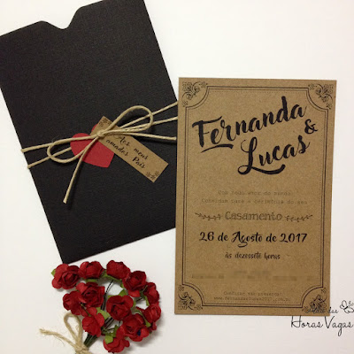 convite de casamento artesanal personalizado rústico em papel kraft com estampa vintage e envelope de papel telado preto com cordão de sisal e pingente de coração papelaria personalizada para festas moderna diferente sofisticado scrapfesta scrap