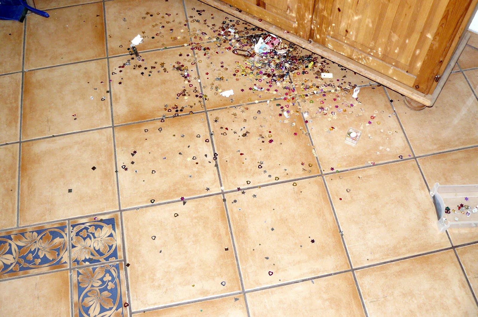 .: Deko auf dem Küchenboden