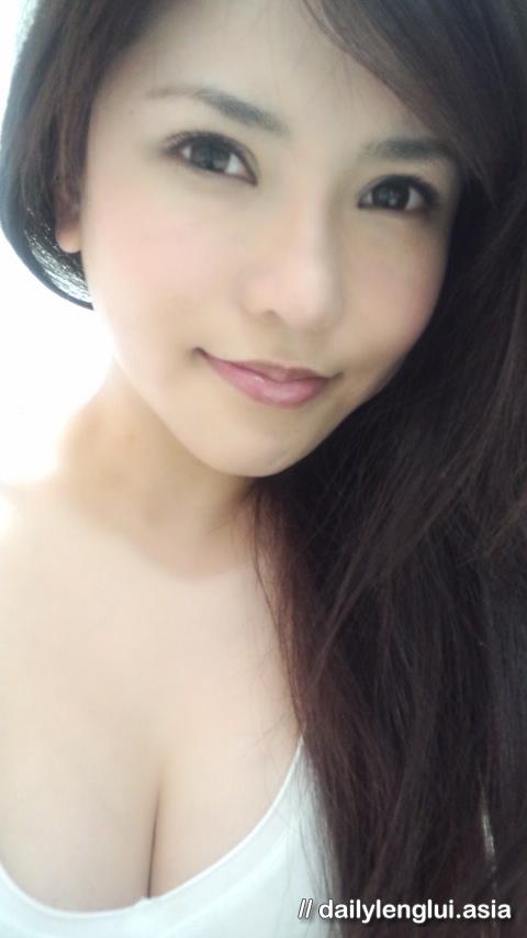 Anri Okita 沖田杏梨 From Tokyo Japan Asian Magazine Beautiful Asian Girl