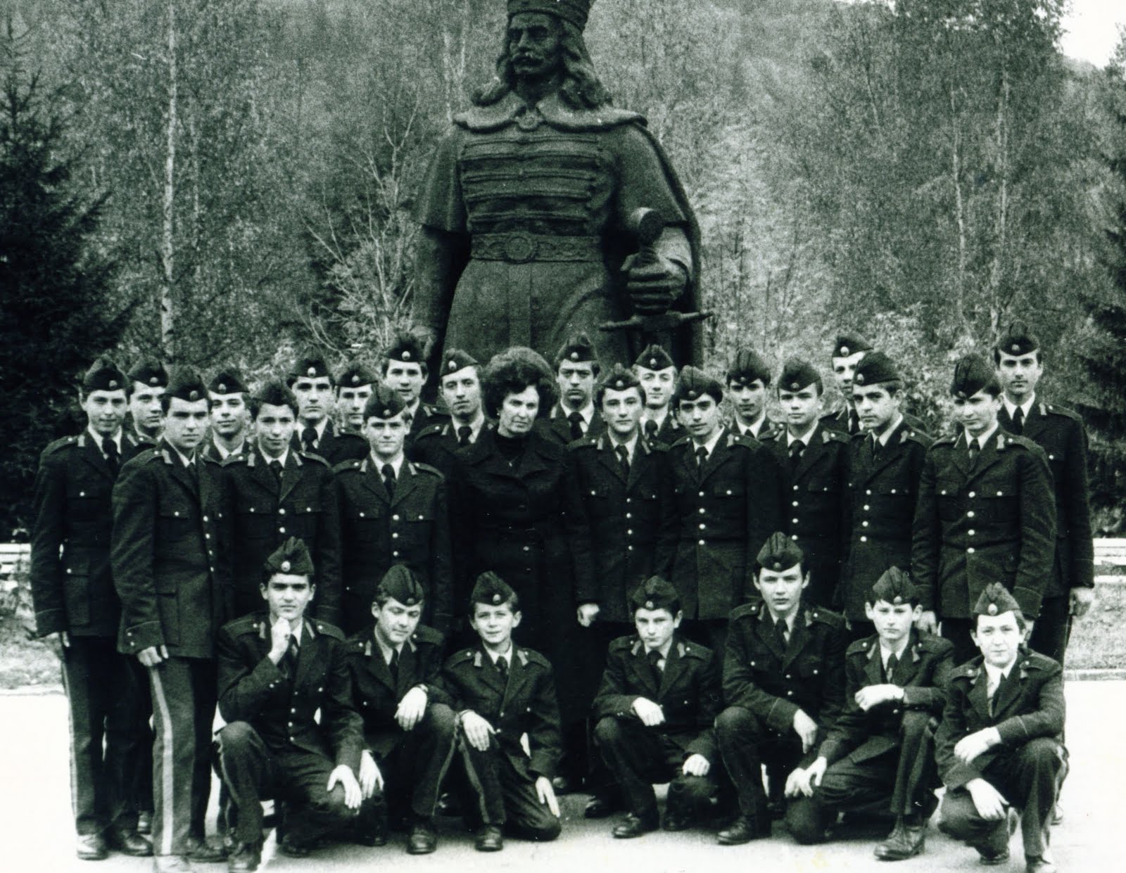 Liceul Militar Stefan cel Mare promotia 1984: Clasa XII-B în imagini - 1980/1981