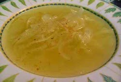 Svogūnų sriuba su žalumynais