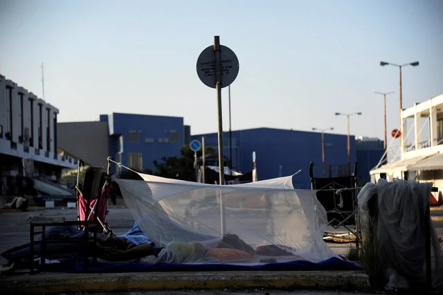 A makeshift tent at the camp outside the disused Hellenikon airport, where stranded refugees and migrants are temporarily accommodated in Athens, Greece, August 10, 2016. REUTERS/Michalis Karagiannis