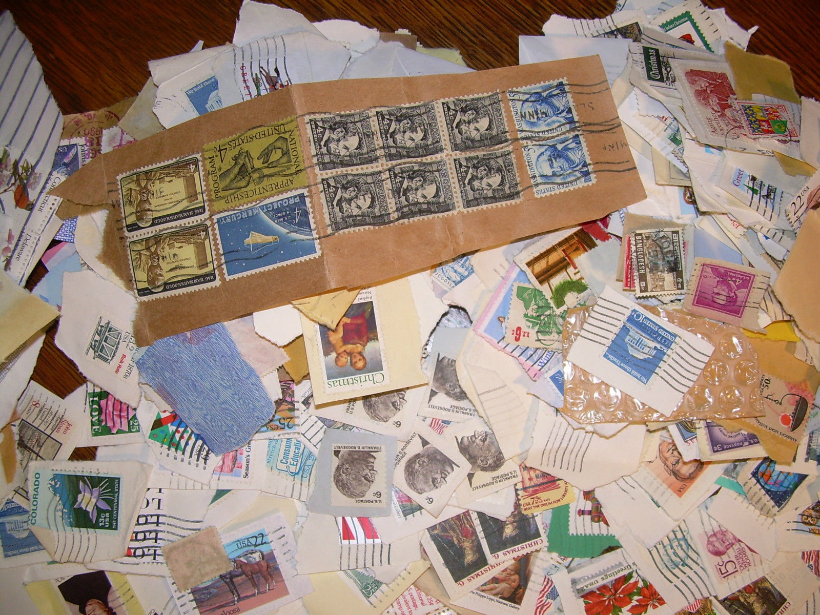 Coming Unhinged Stamps 37oz U.S. Kiloware From eBay