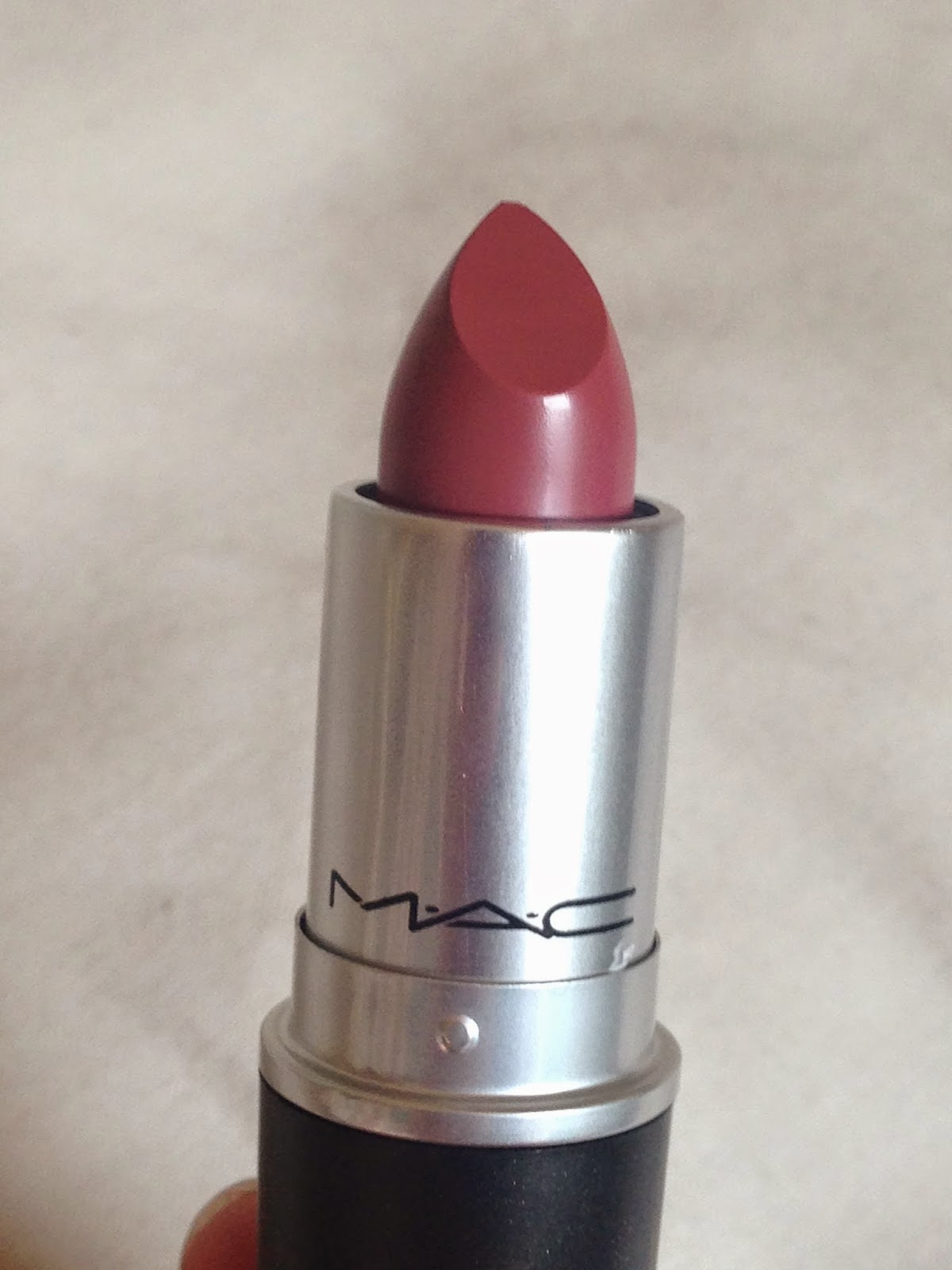 Praten tegen sap groet MAC Satin Lipstick in Twig Review | Jasmine Talks Beauty