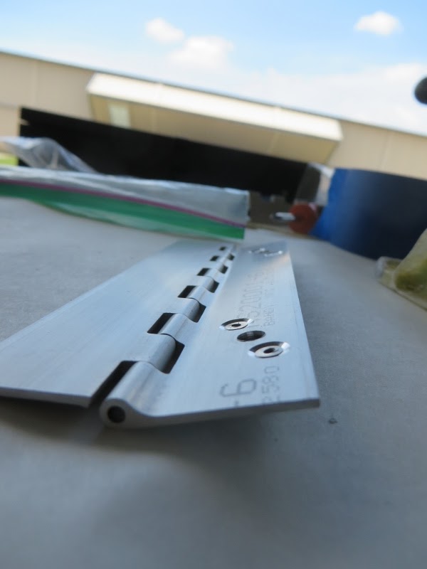 The Long EZ Build Aileron hinges and install