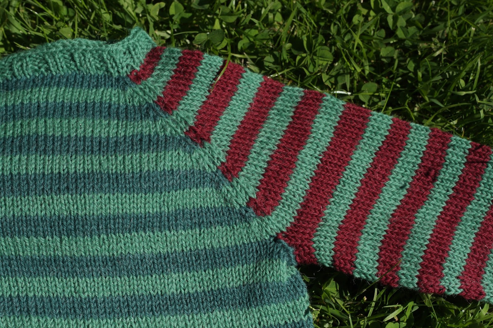 Babysweater: raglan med farveskift