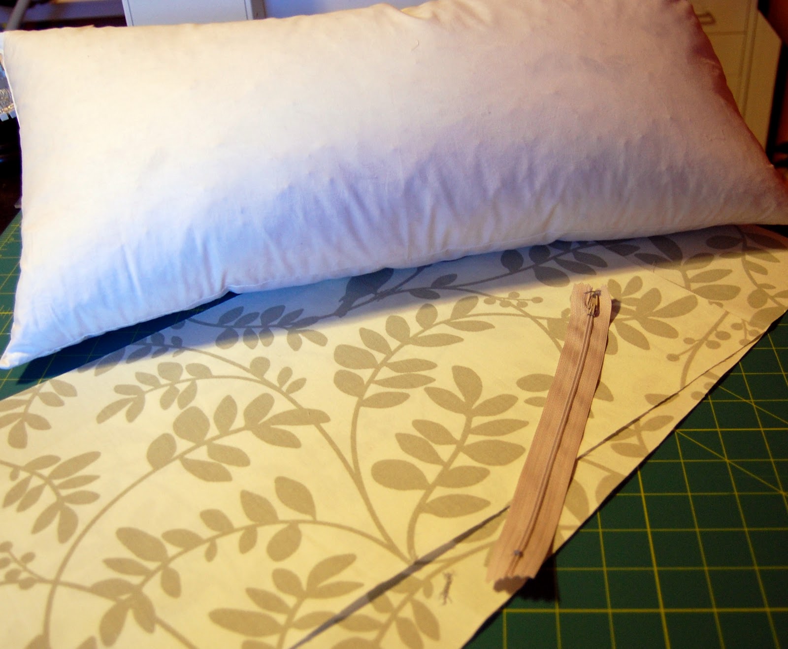 the audzipan anthology Zippered Pillow Cover Tutorial