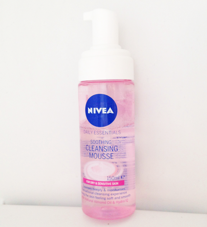 Review Nivea Essentials Soothing Cleansing Mousse — VVNightingale