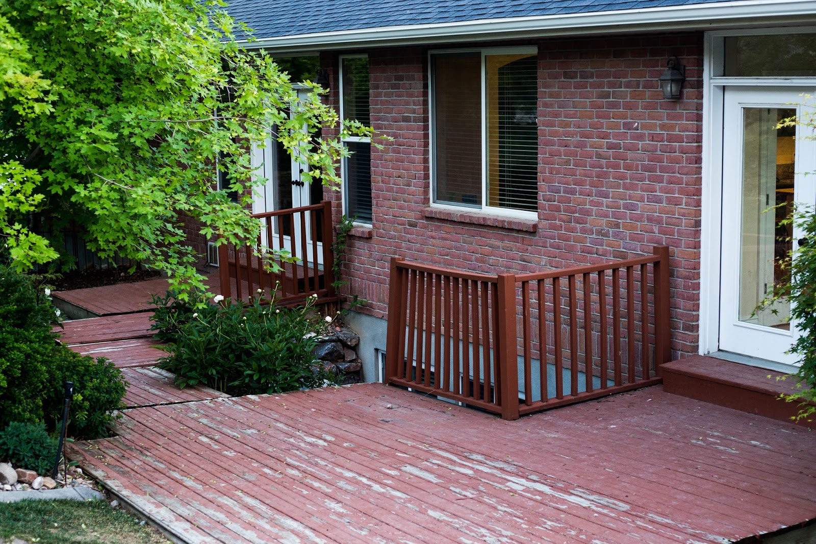 do it yourself divas DIY Refinish A Deck With Rustoleum 20X Paint