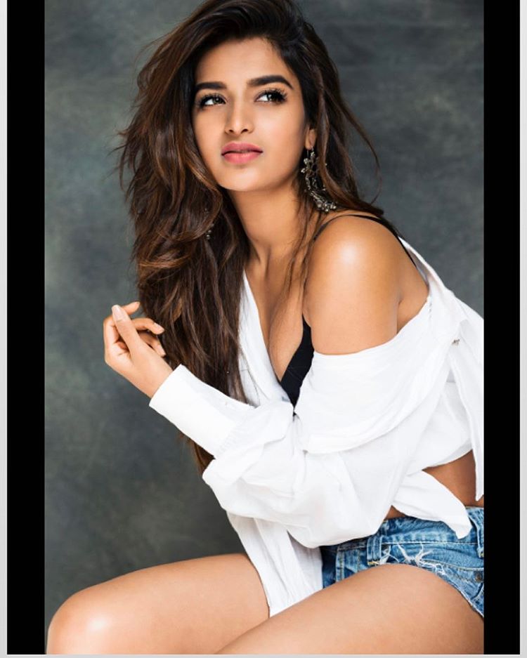 Nidhhi Agerwal Xnxx - Nidhhi Agerwal Hot & Sexy Munna Michael Actress PHOTOS Wiki-Height