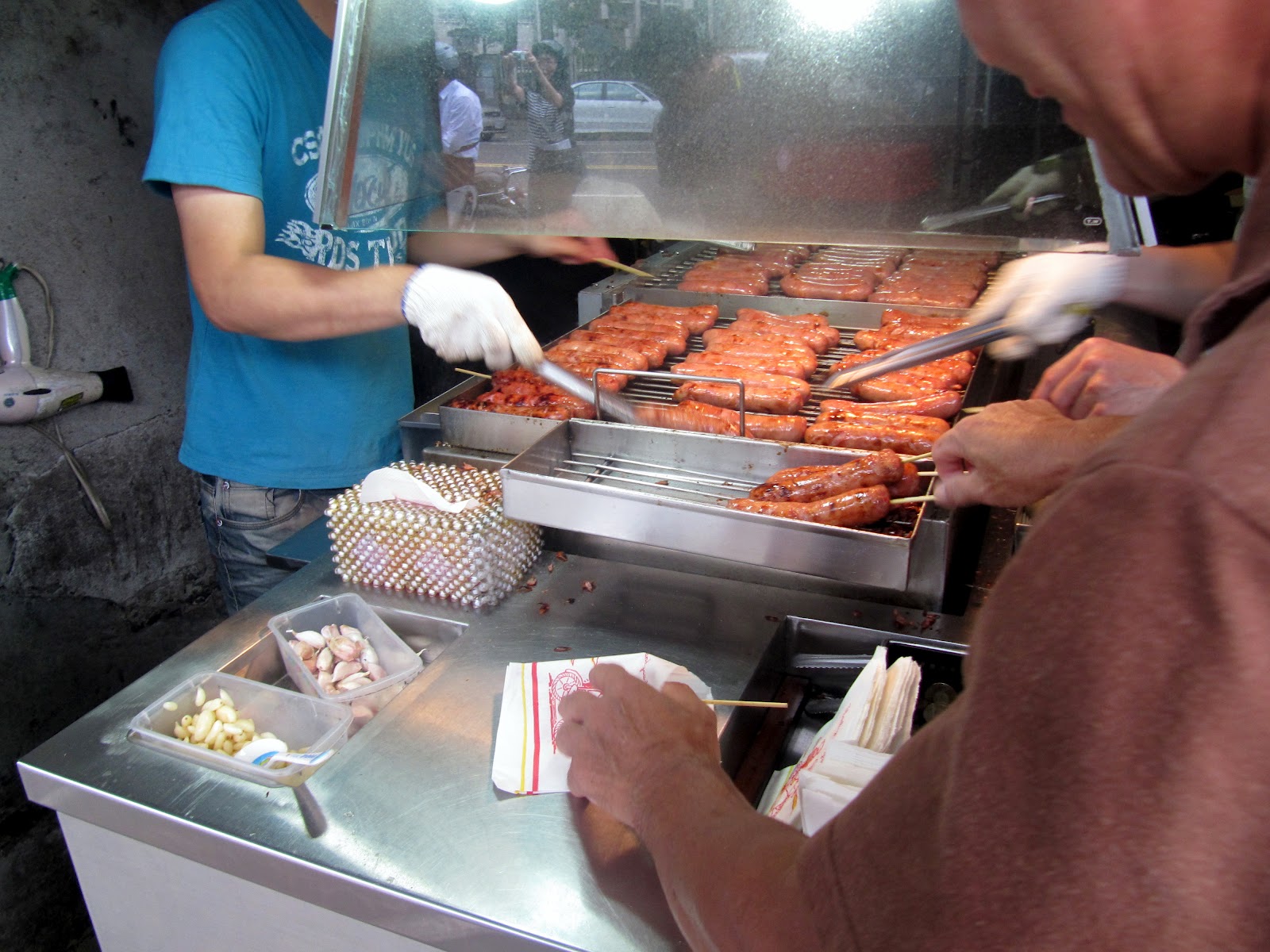 just a rumbly in my tumbly Sausage Vendor Huang [皇家現烤香腸]