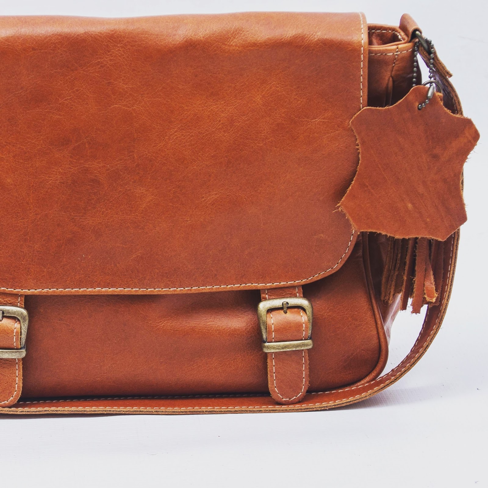 Pearls for El Genuine leather Bags Exhibiting in Brooklyn mall