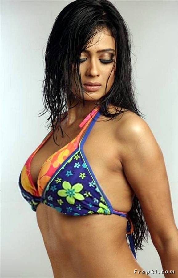 you tube porn videos: Hot Shweta Tiwari in Bikini HD pics
