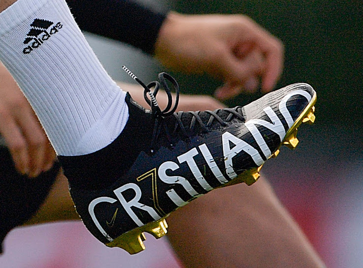 ronaldo's new soccer boots