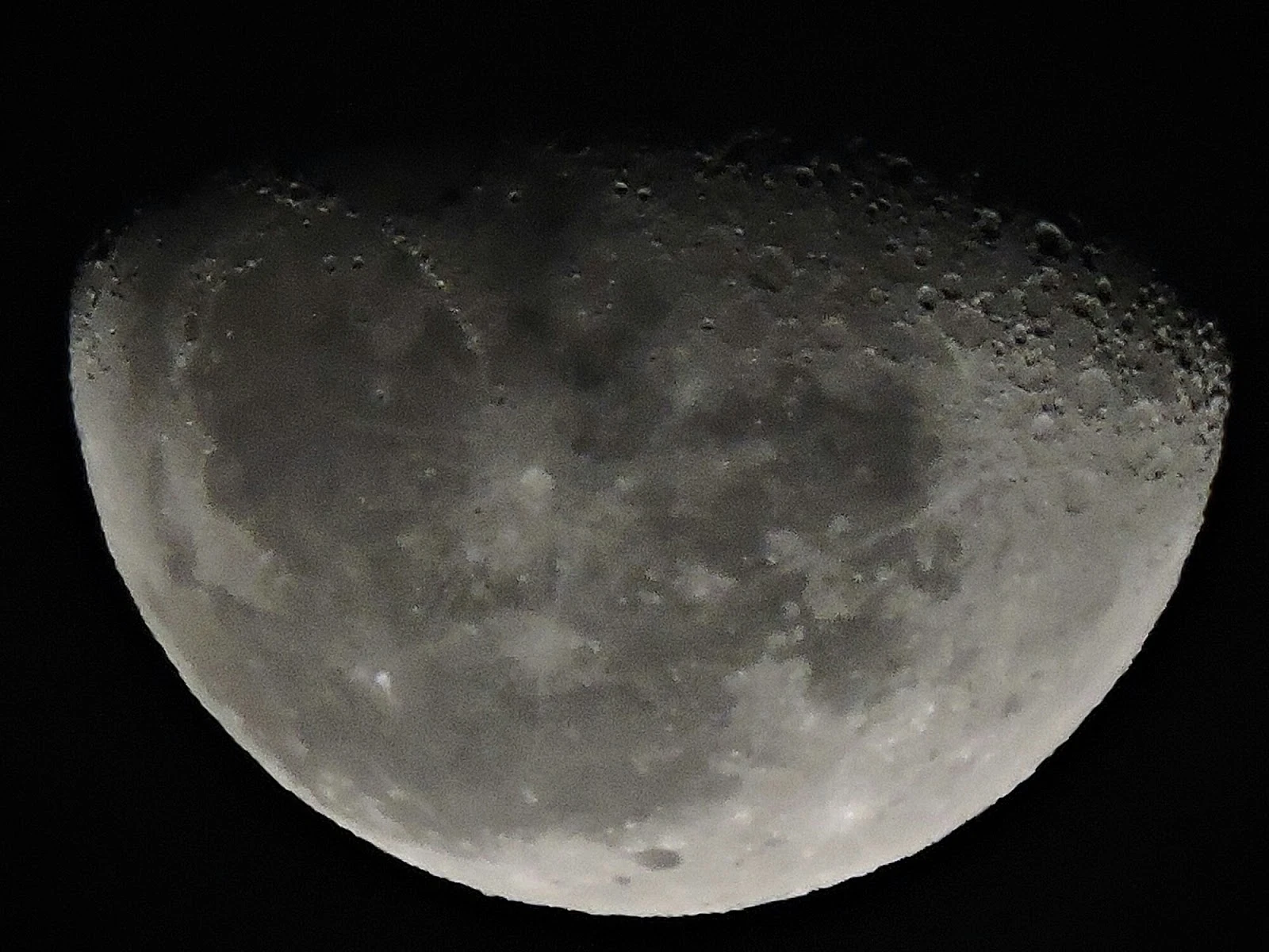 Imagem real da Lua por uma Nikon
