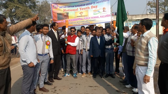 युवा दिवस के मौके पर पैदल मार्च निकालकर युवाओं को एकजुट रहने का संदेश