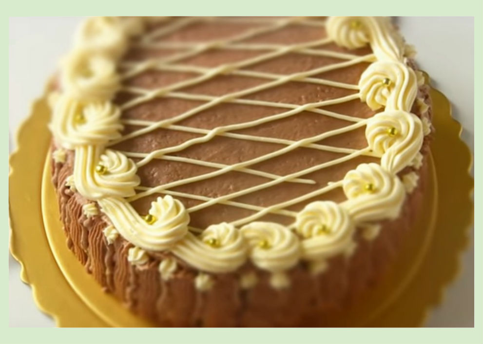 Рецепты торт с золотом. Торт золотой ключик. Торт золотой ключик Рошен. Украшение торта золотой ключик.