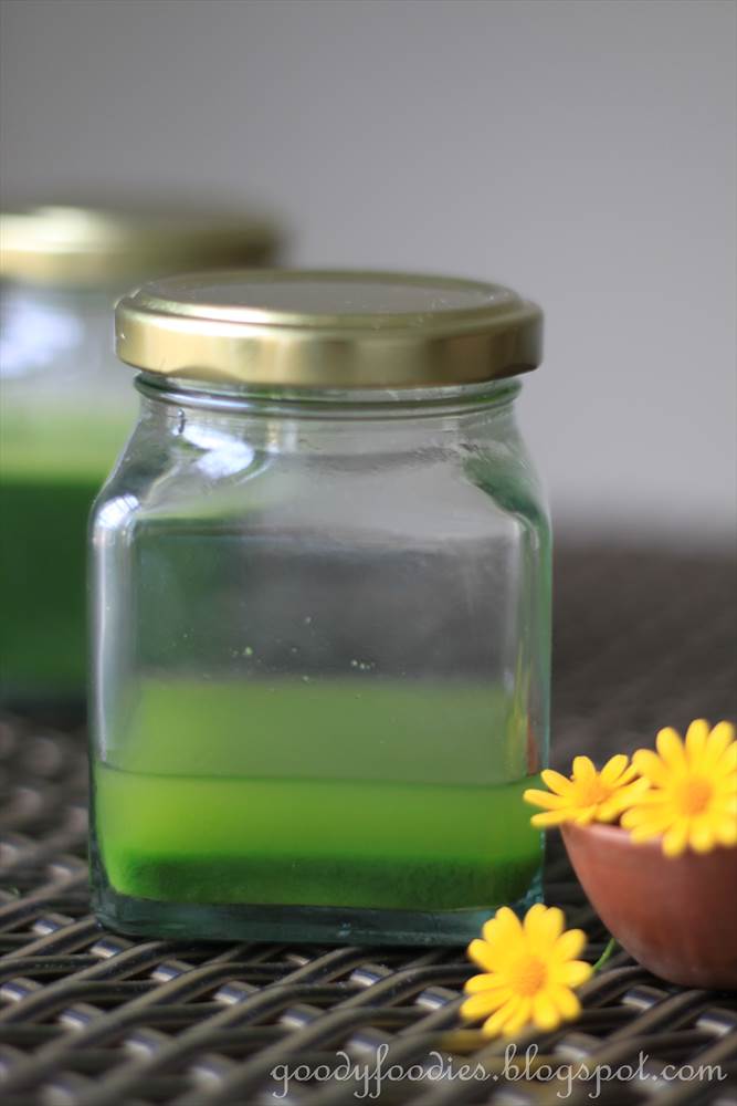 GoodyFoodies How to Make Your Own Pandan Essence / Extract