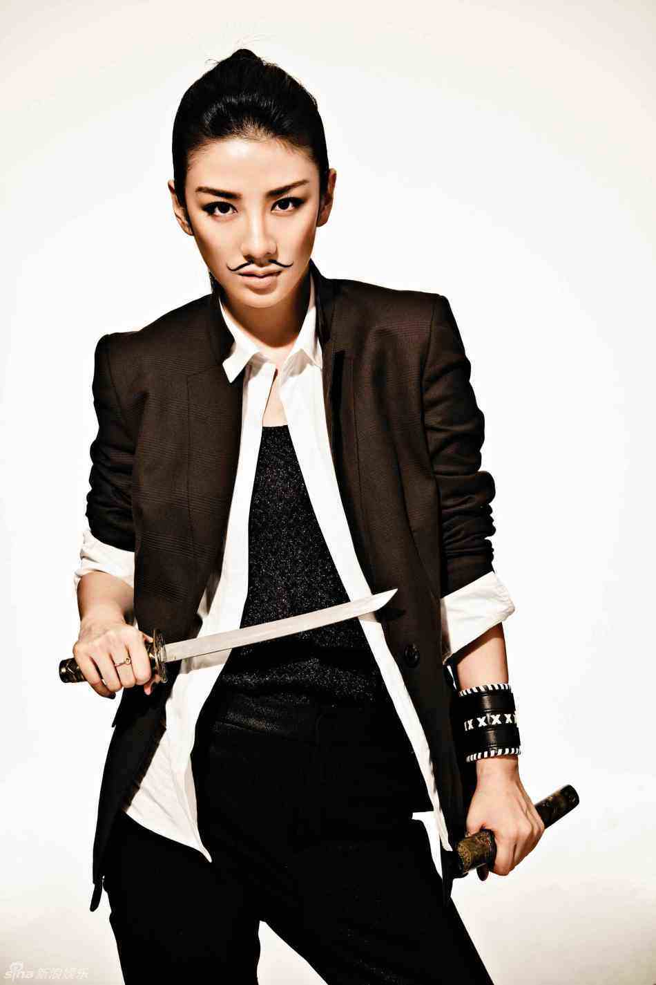 Roast Pork Sliced From A Rusty Cleaver: Huang Yi - Photo Shoot