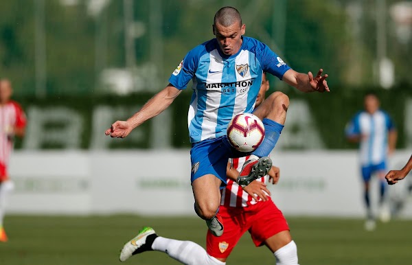 El Málaga va de más a menos y empata contra el Almería (1-1)