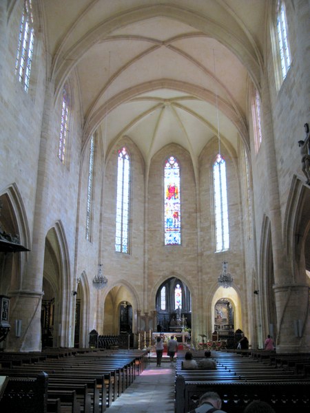 Interior de la Catedral de San Sacerdo (Sarlat la Cáneda, Francia)