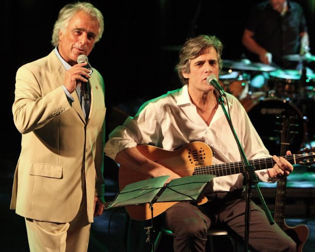 Os dois irmãos sobem hoje ao palco do São Mamede, Centro de Artes e Espetáculos de Guimarães, para um espetáculo de música que mistura os 40 anos de carreira de Nuno com a irreverência da procura de uma identidade musical de Mico.