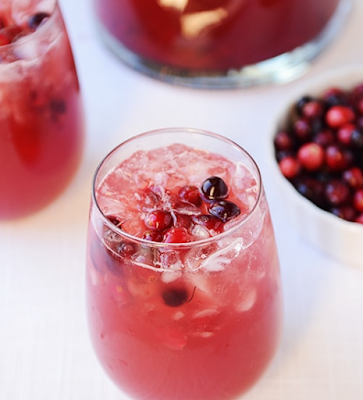 SPARKLING CRANBERRY APPLE CIDER PUNCH #cocktail #drink