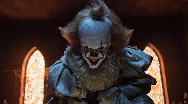 BILL SKARSGÅRD as Pennywise in New Line Cinema's horror thriller "IT," a Warner Bros. Pictures release. it pennywise clown 2017