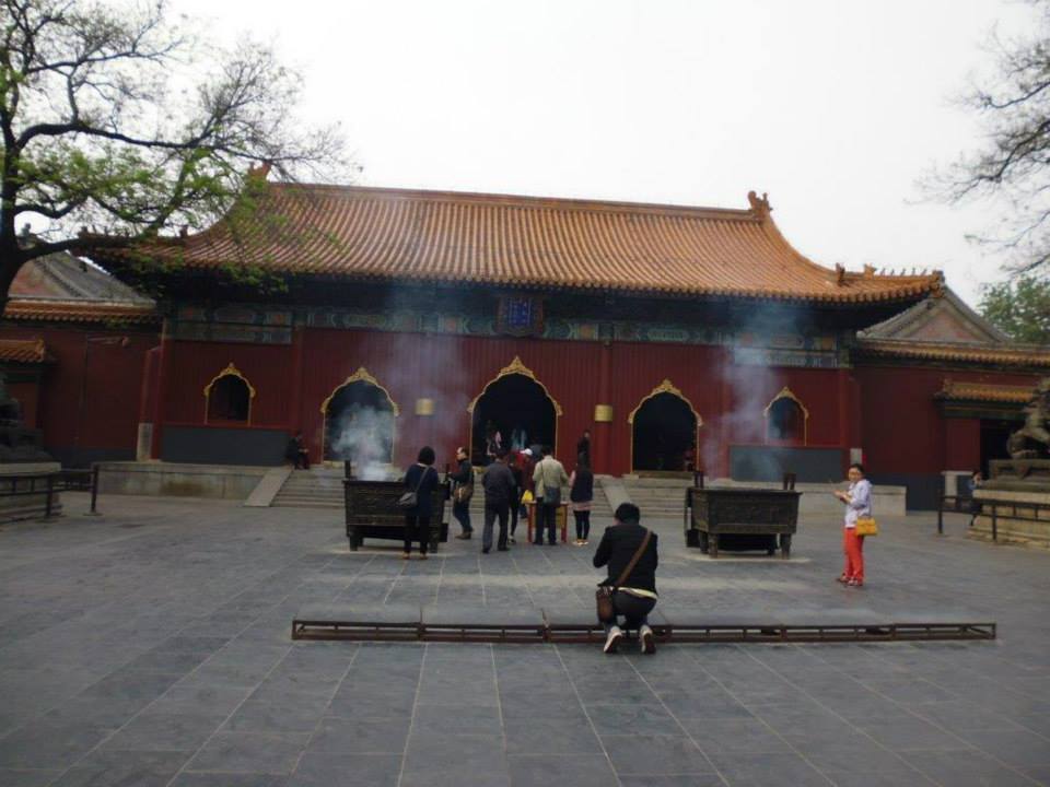 Ofrendas en el Templo de Yonghe (Beijing) (@mibaulviajero)