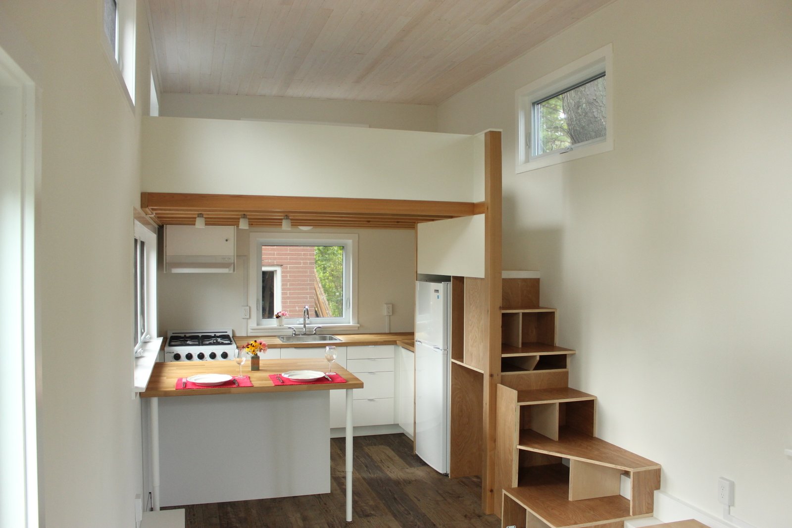 Kingston Tiny Home (390 Sq Ft) [ TINY HOUSE TOWN ]