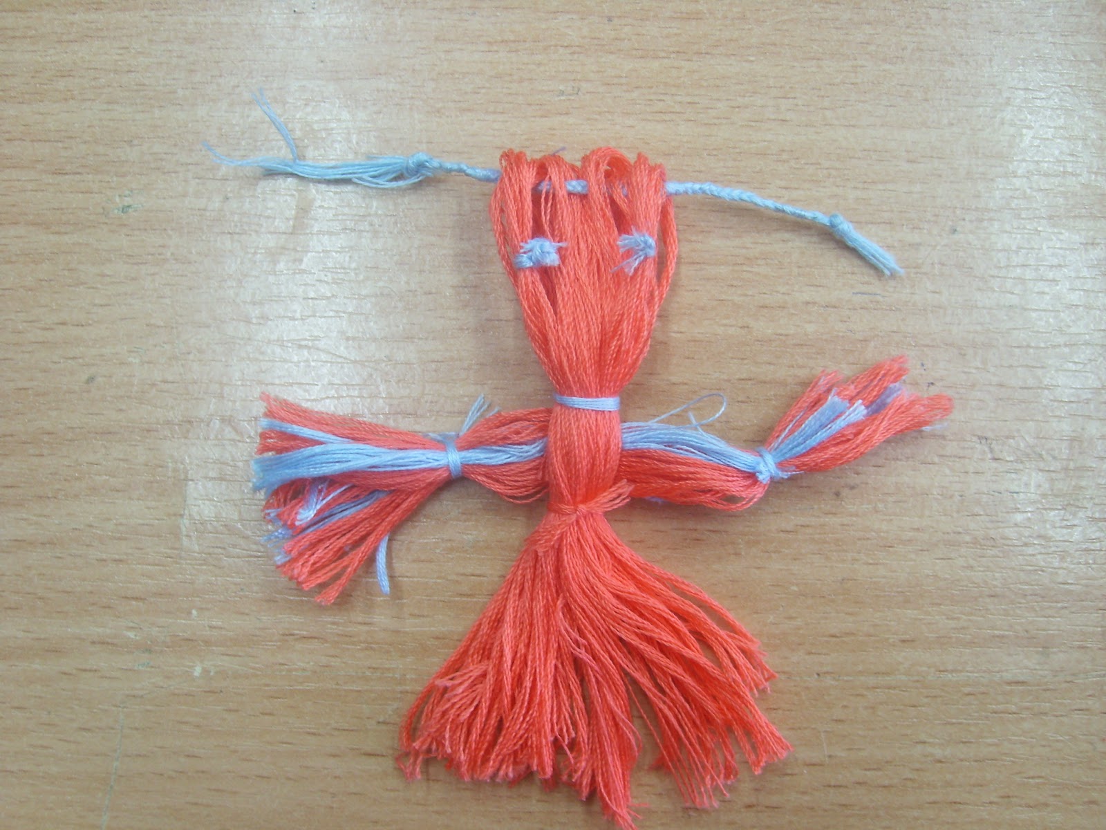 Мартинички из ниток. Кукла из ниток своими руками для детей. Хвост из ниток.