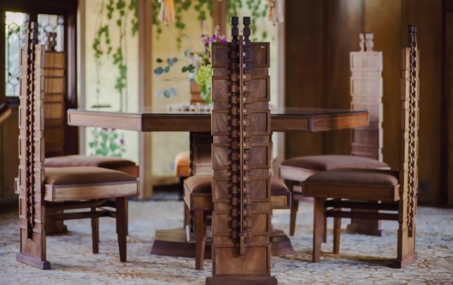 Avni Alanyali Unlu Mimarlar Tarafindan Sandalyeler Oturabileceginiz Mimari