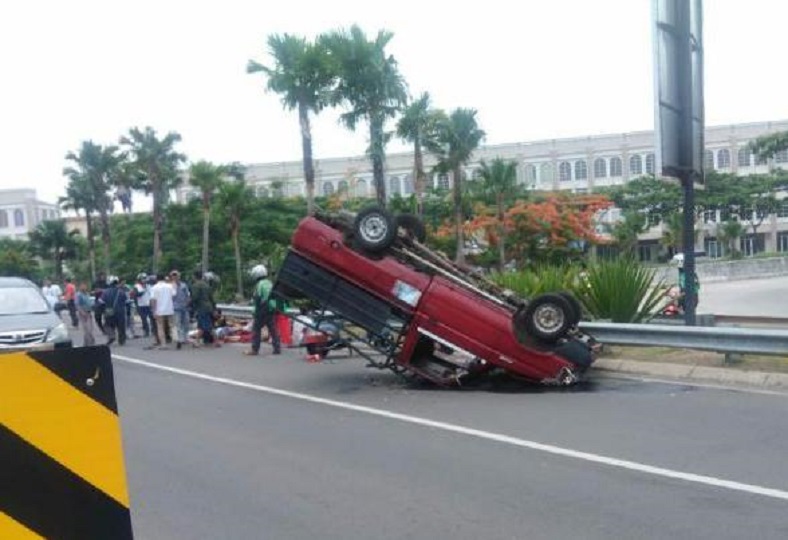 Mobil Losbak Terbalik 3 Nyawa Melayang, 20 Lukaluka