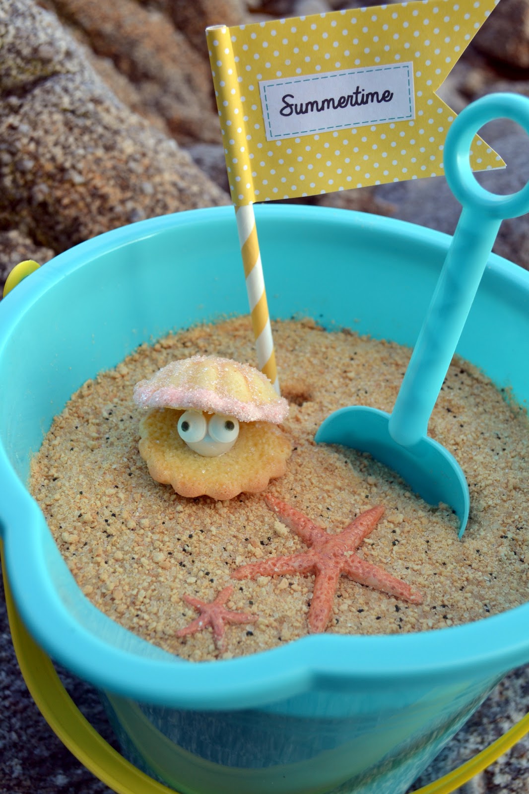 Creative Cake DIY Beach Bucket Cake with Edible "Sand" (and a Lemon