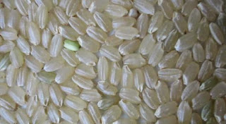 Ciri-ciri beras plastik yang mudah dikenali.