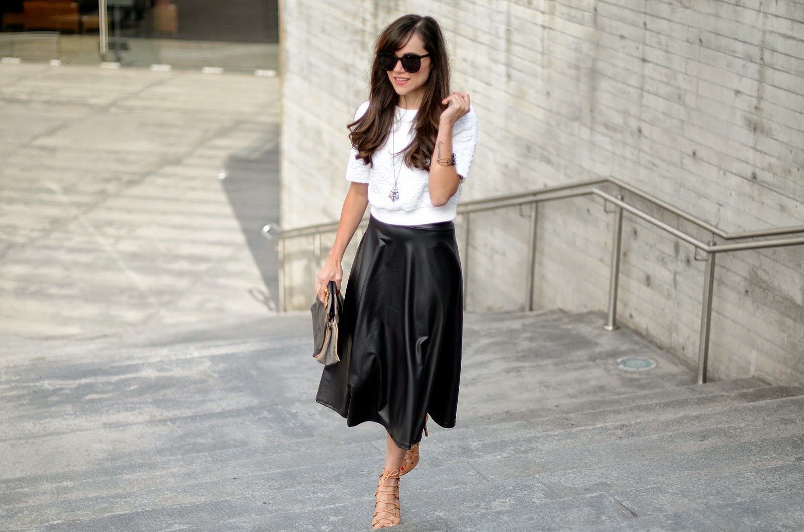 Leather midi skirt. | MODA CAPITAL
