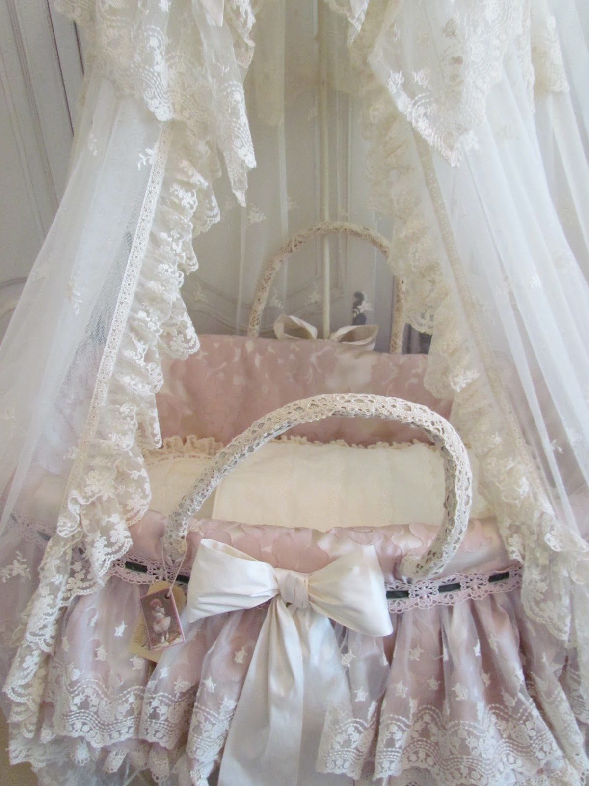 Angela Lace Pink Frilly Moses Basket