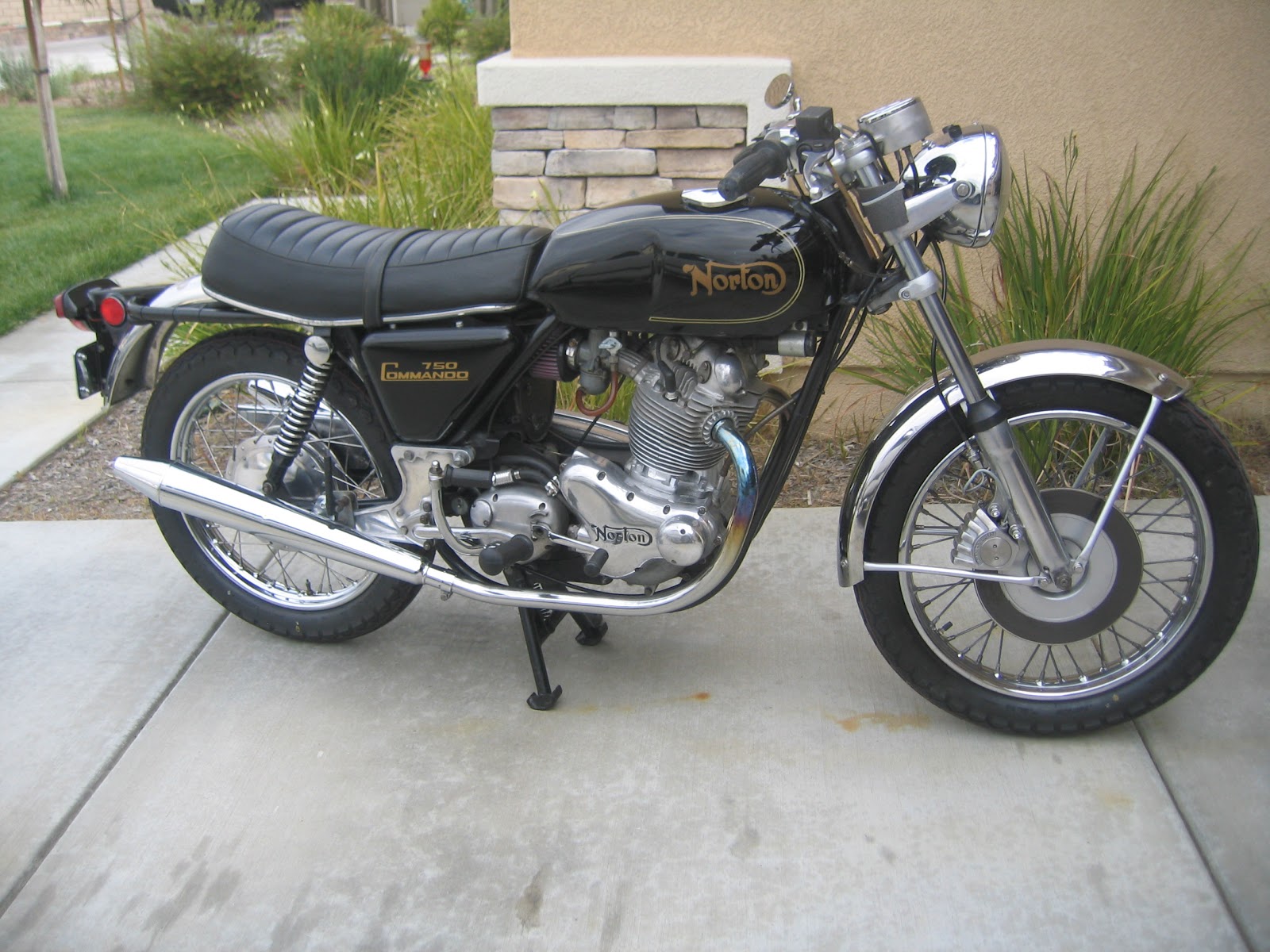 Musings Of A Motorcycle Aficionado........ 1971 Norton 750 Commando