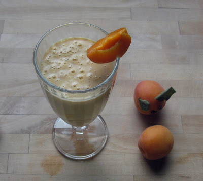 Aprikosen-Joghurt-Erdmandel-Shake