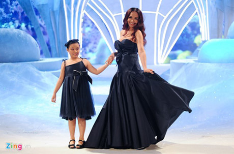 Sao Việt rộ mốt mang con lên sàn diễn thời trang - Ảnh 17 Sao Viet ro mot mang con len san dien thoi trang - Anh 17