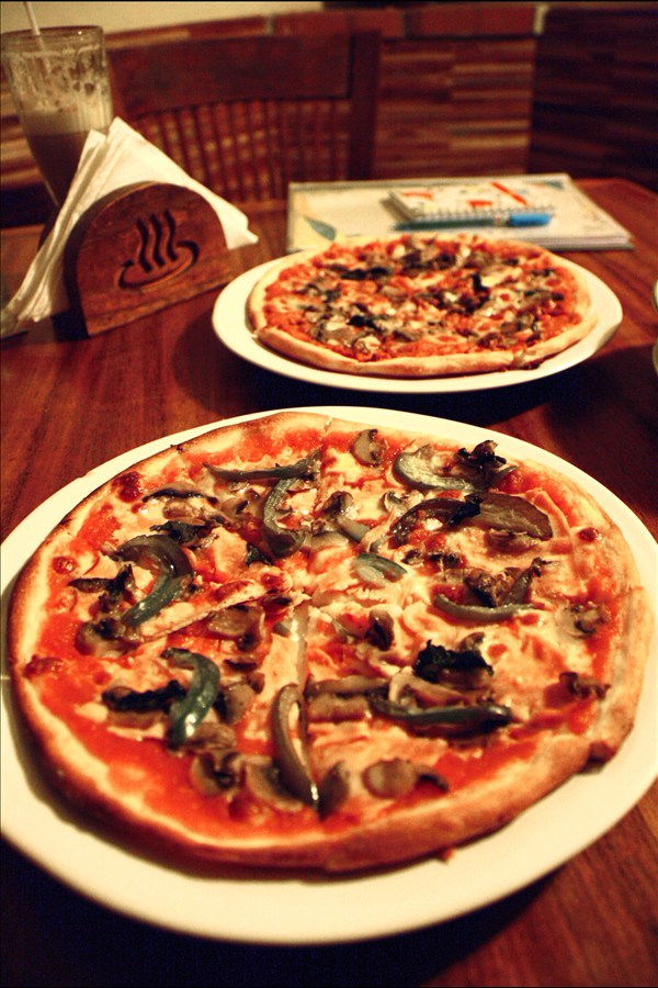 My Life, My Family, My Story......: Day 2 @幸福巴厘 ~ Dinner at Pizza Bagus