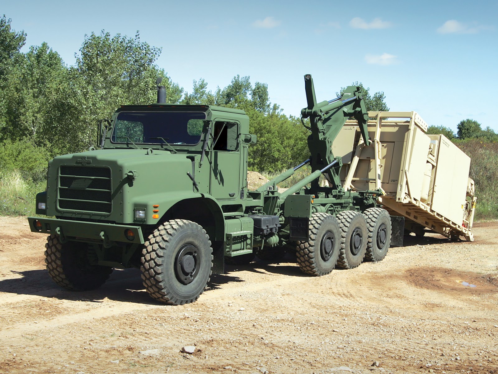 autowp.ru_oshkosh_mtvr_16.5-ton_8x8_lhs_1.jpg