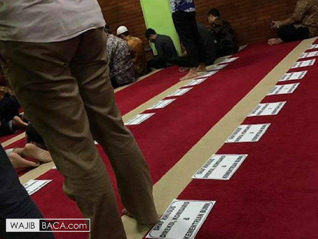 Shalat Berjamaah Kementrian BUMN Shaf Diatur Menurut Jabatan. Astagfirullah Musibah Shalat Berjamaah Kementrian BUMN Shaf Diatur Menurut Jabatan. Astagfirullah Musibah